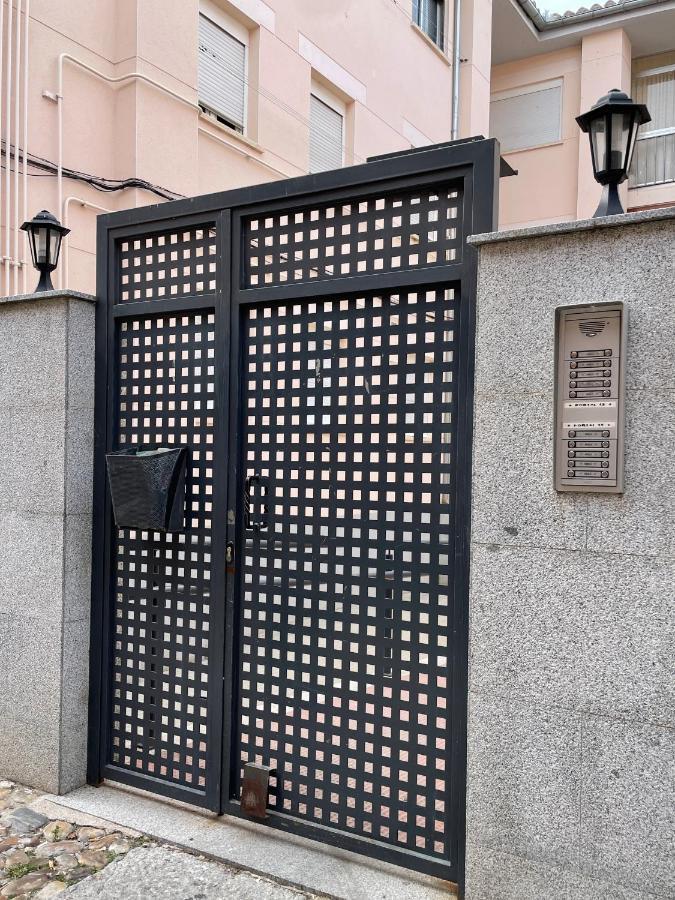 VuT Las Almenas Ávila Exterior foto